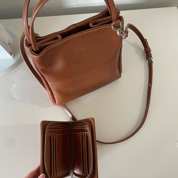 Matt&Nat shoulder purse and matching wallet - Picture 3 of 3